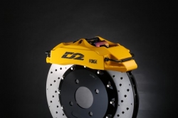 Přední brzdový kit D2 Racing pro Rover 600 (93-99), 4-pístkové brzdiče, pevné kotouče 304x28mm