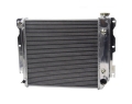 Hlinikový závodní chladič Jap Parts Jeep Wrangler YJ / TJ s motory Chevy V8 (87-06)